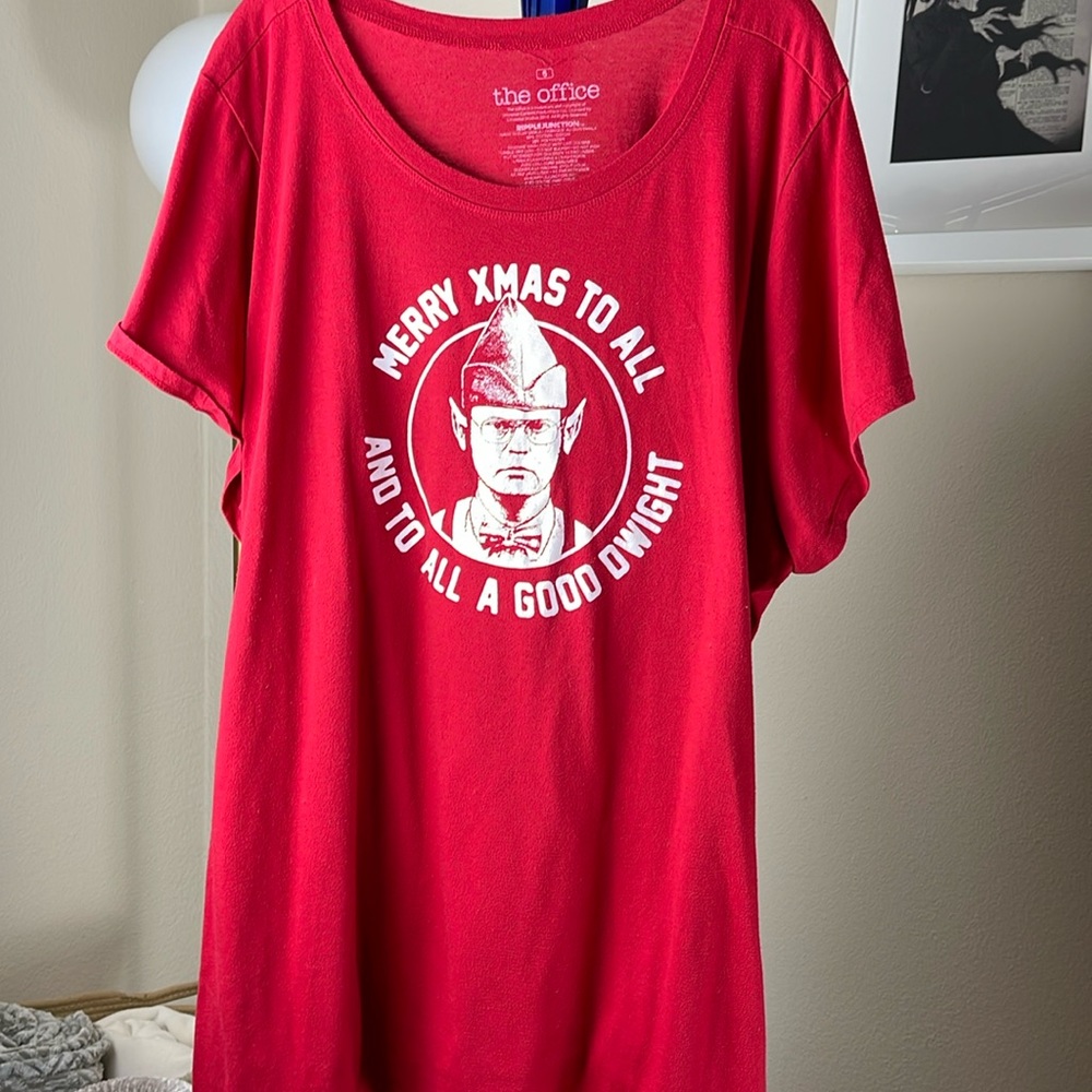 Torrid Christmas The Office red tee size 6